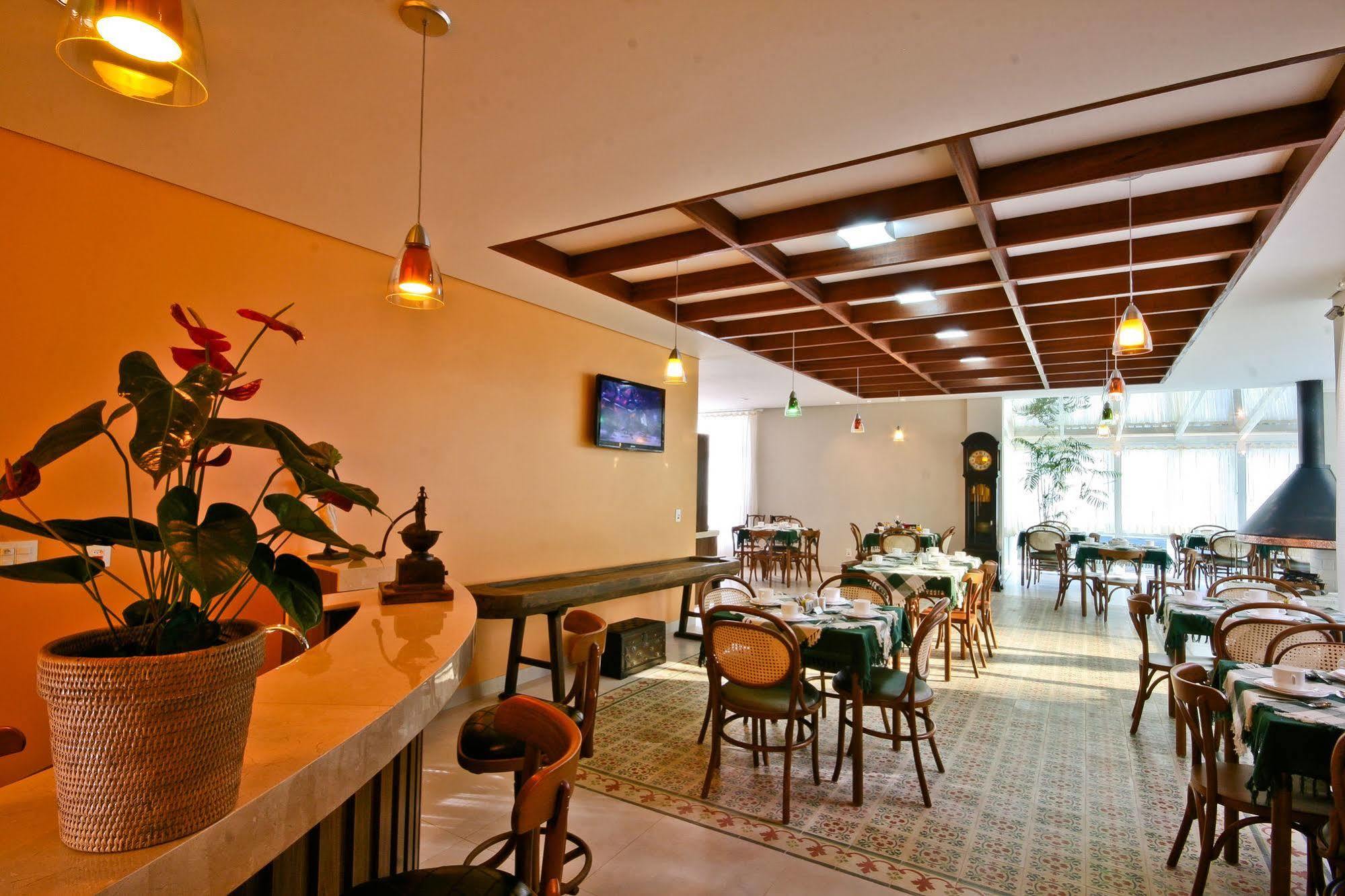 Pousada Annecy - Capivari Facil Acesso Ao Centrinho E Baden Bar Campos do Jordão Exterior photo